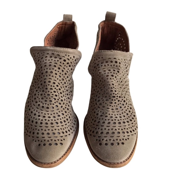 Jeffrey Campbell Rosalee Suede Leather Laser Cut Ankle Boot Size 10 Taupe Boho - Picture 9 of 9